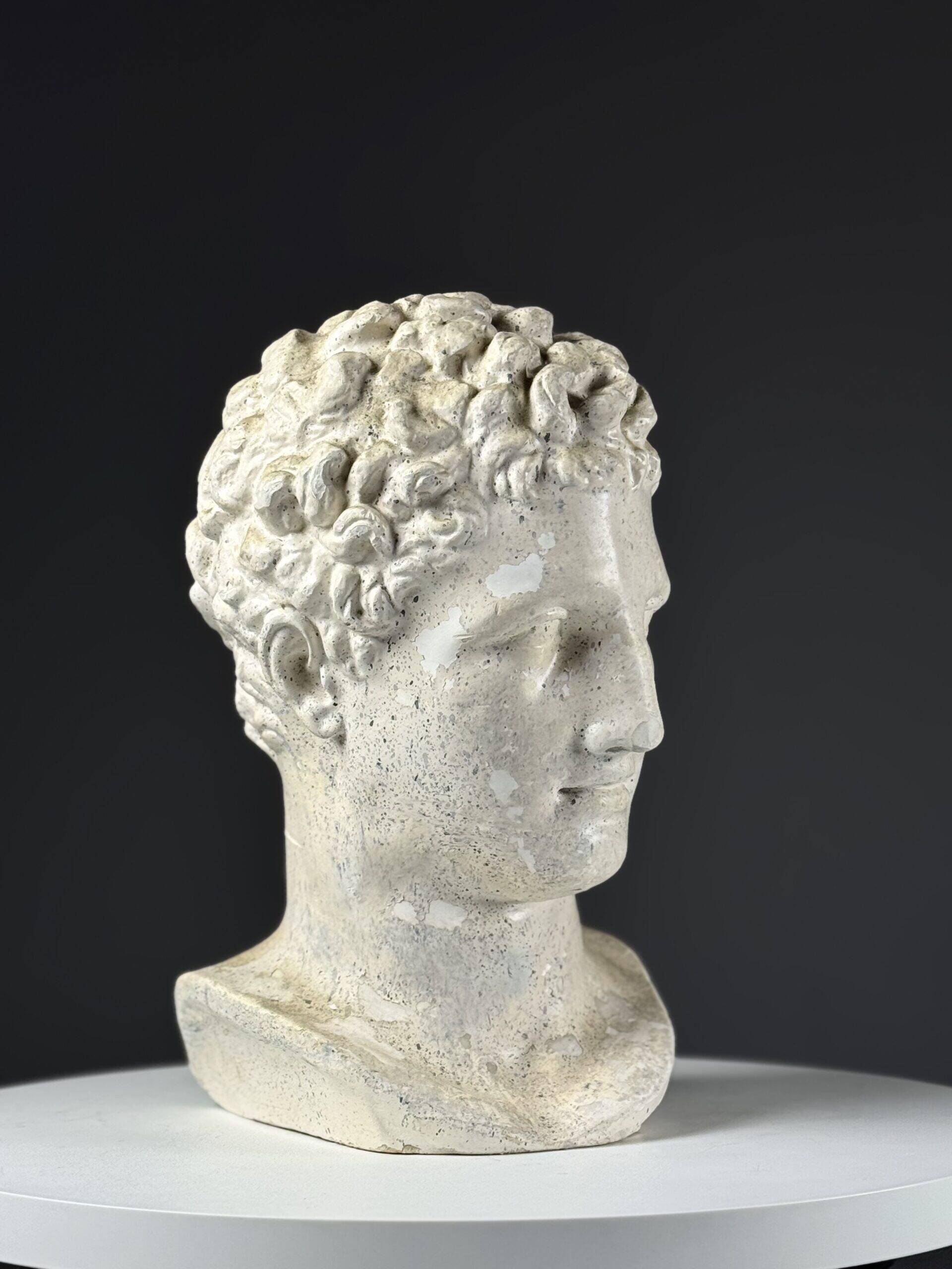 Sculpture de tête d'Hermès en plâtre