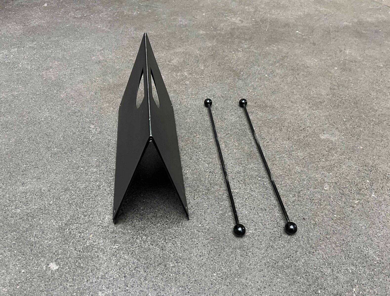 Postmodern Italian metal magazine rack, 1980s