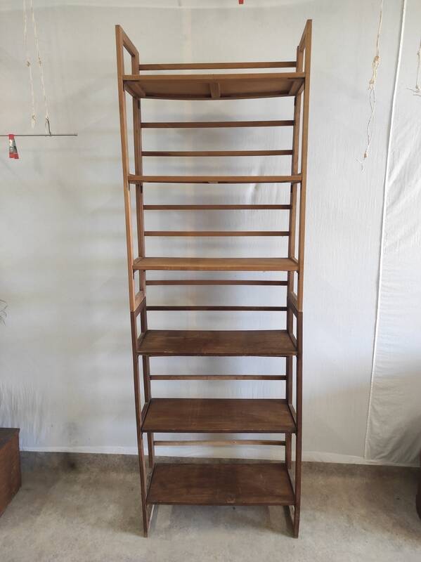 Foldable and stackable wooden shelves