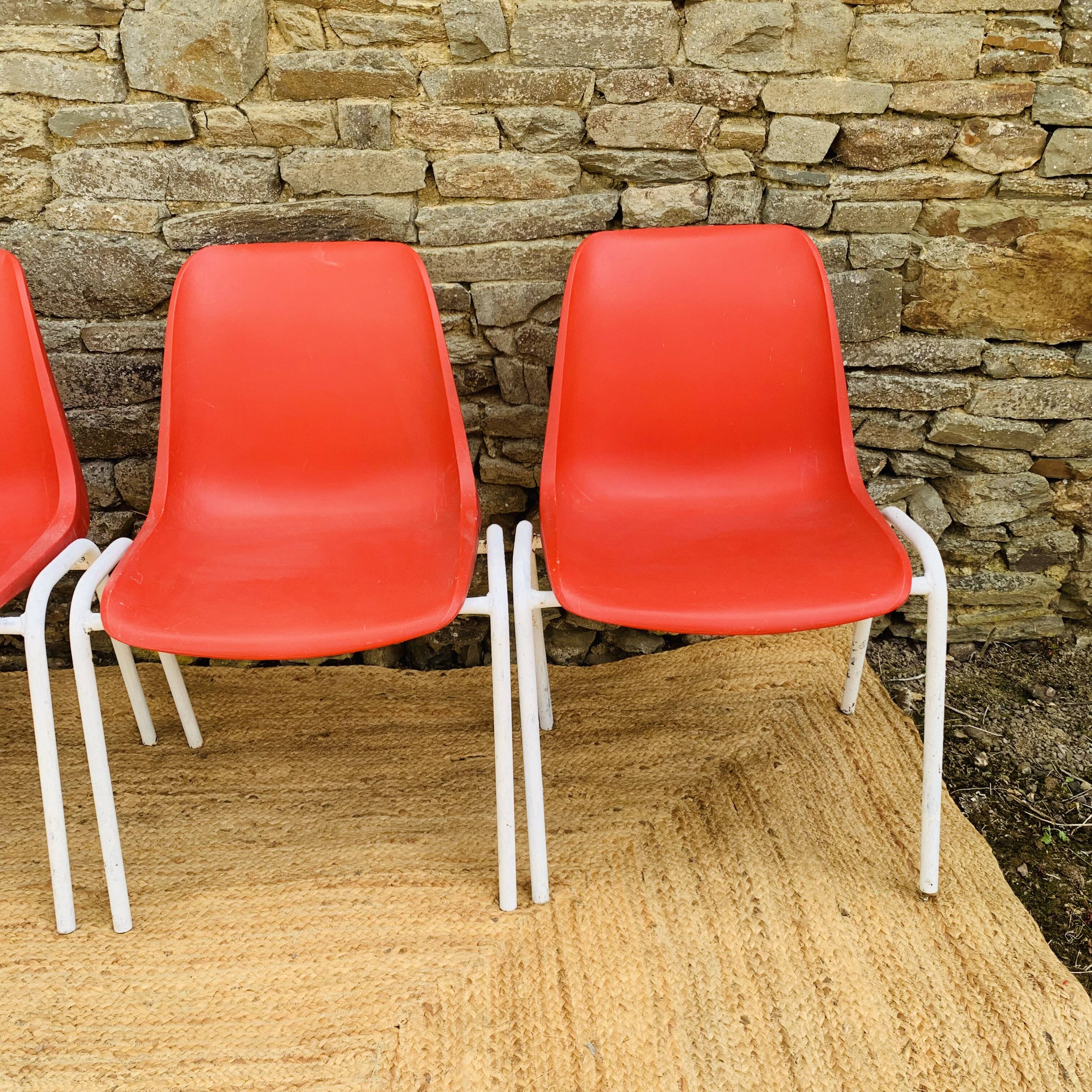 Ensemble de 4 chaises rouges modèle europa