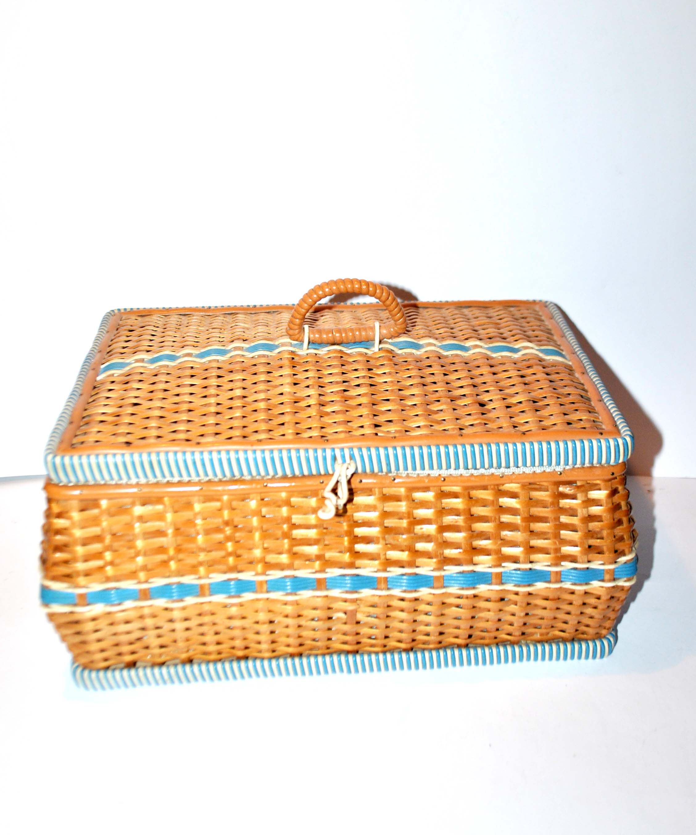 Book basket - vintage stitch box in woven rattan and blue scoubidou 1960 worker