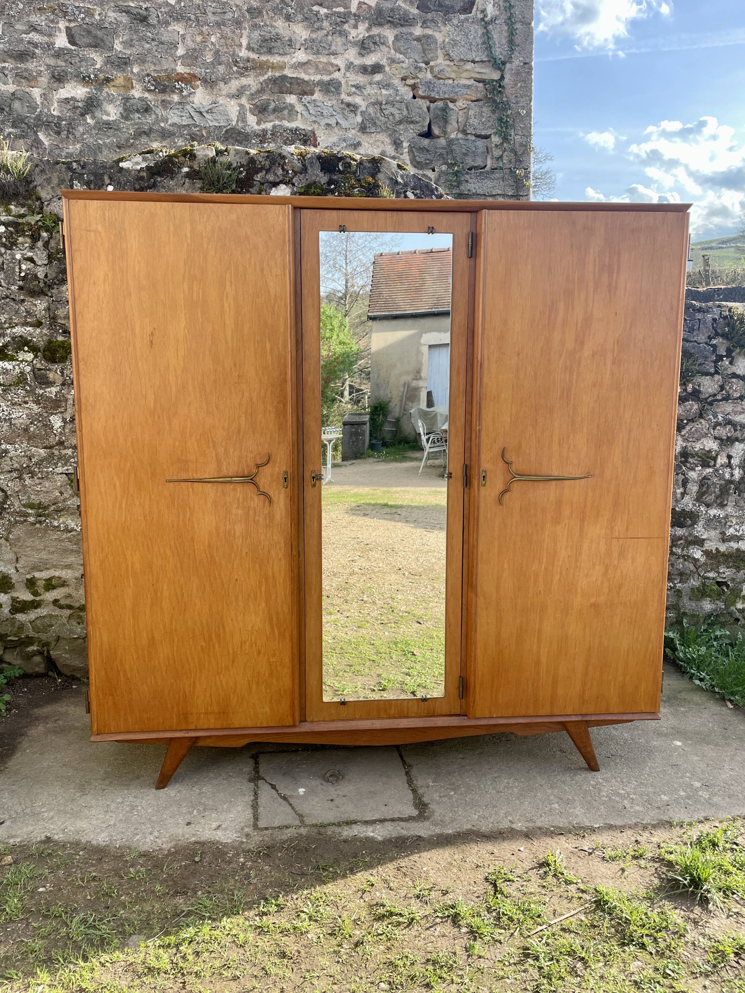 Armoire en chêne 3 portes miroir pieds compas