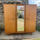 Armoire en chêne 3 portes miroir pieds compas