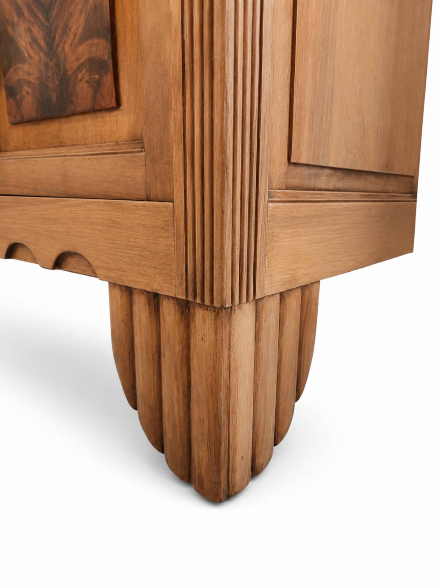 Large Art Deco buffet in walnut veneer and marble, 1930s