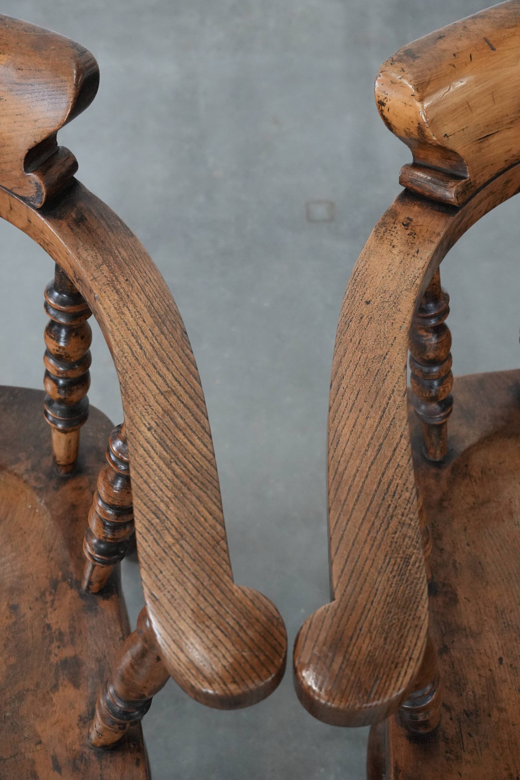 Set of 2 antique English captain's chairs/desk chairs from the 19th century