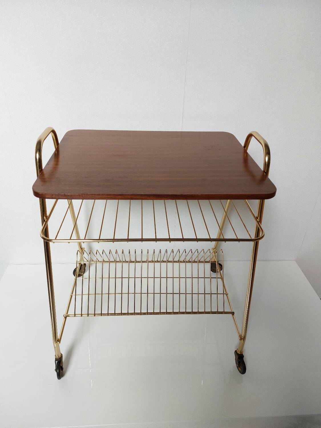 Side table for storing vinyl records