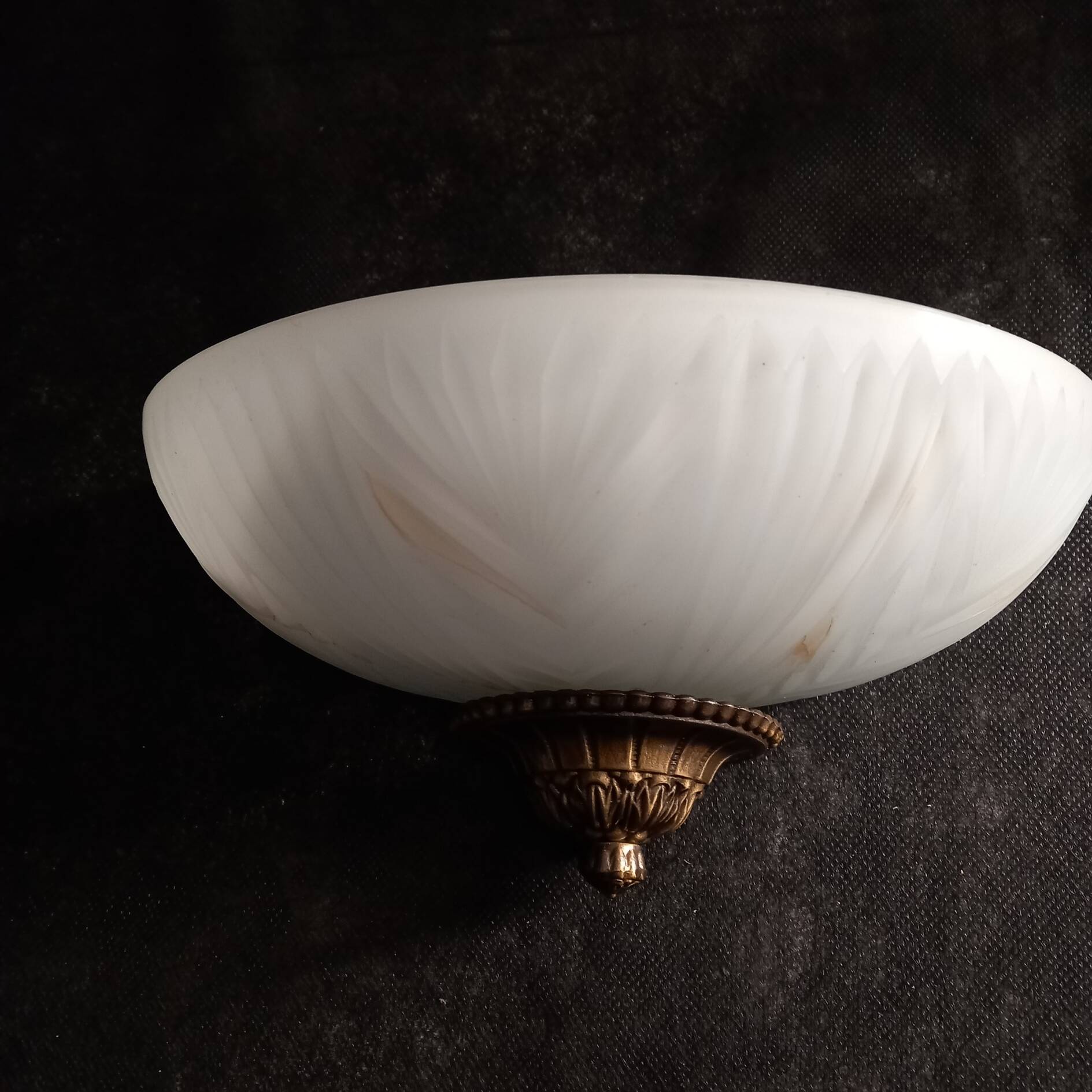 Wall light in brass and glass paste