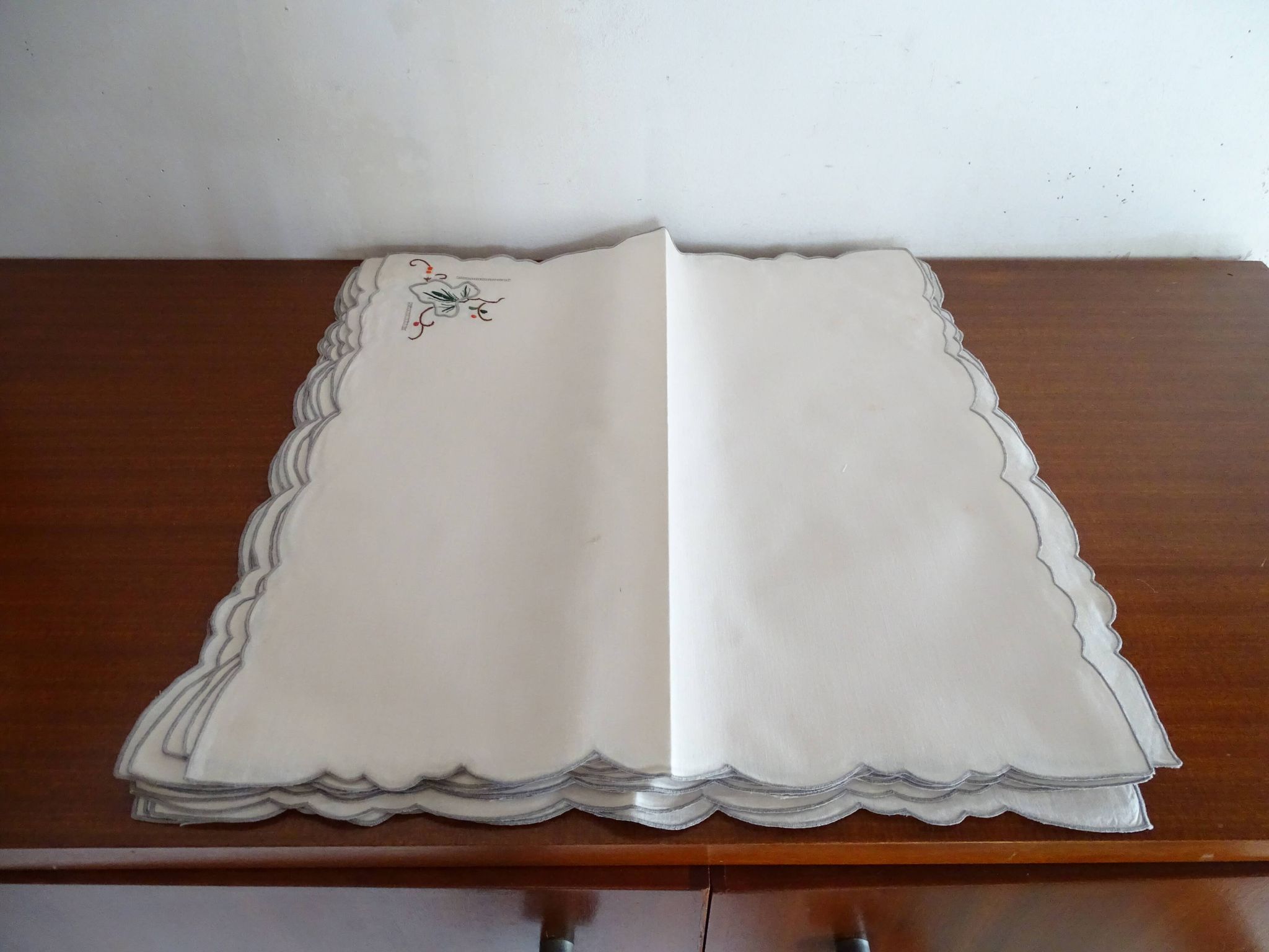 Tablecloth and 12 linen towels embroidery fine colorful flowers 255 x 170 - Old