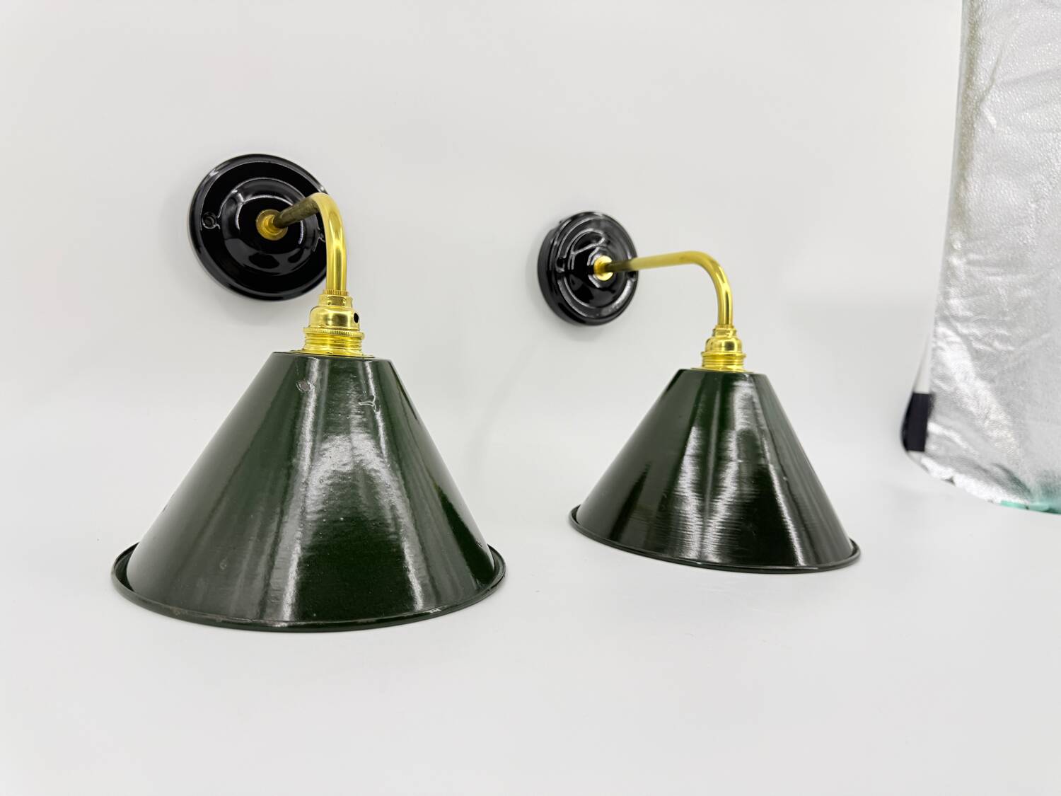 Enamelled sheet metal wall lights