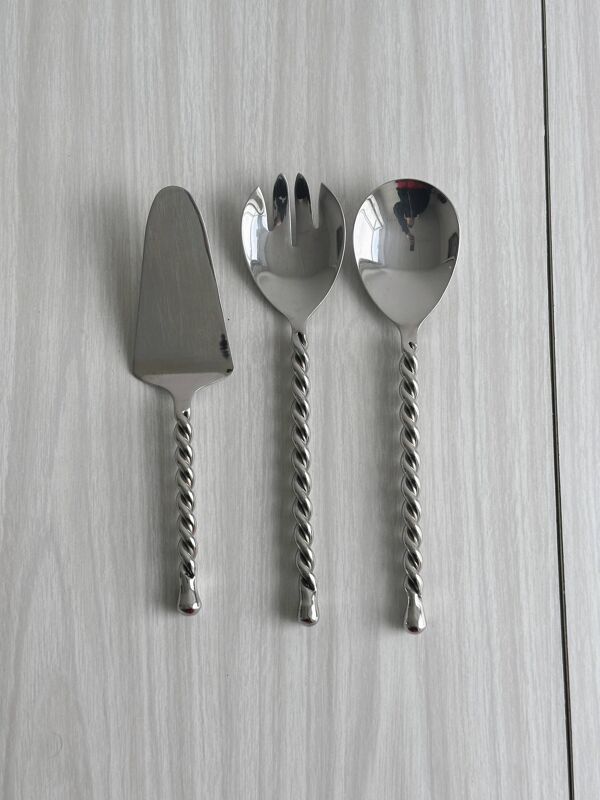 Couverts à salade et pelle à tarte en métal argenté torsadé
