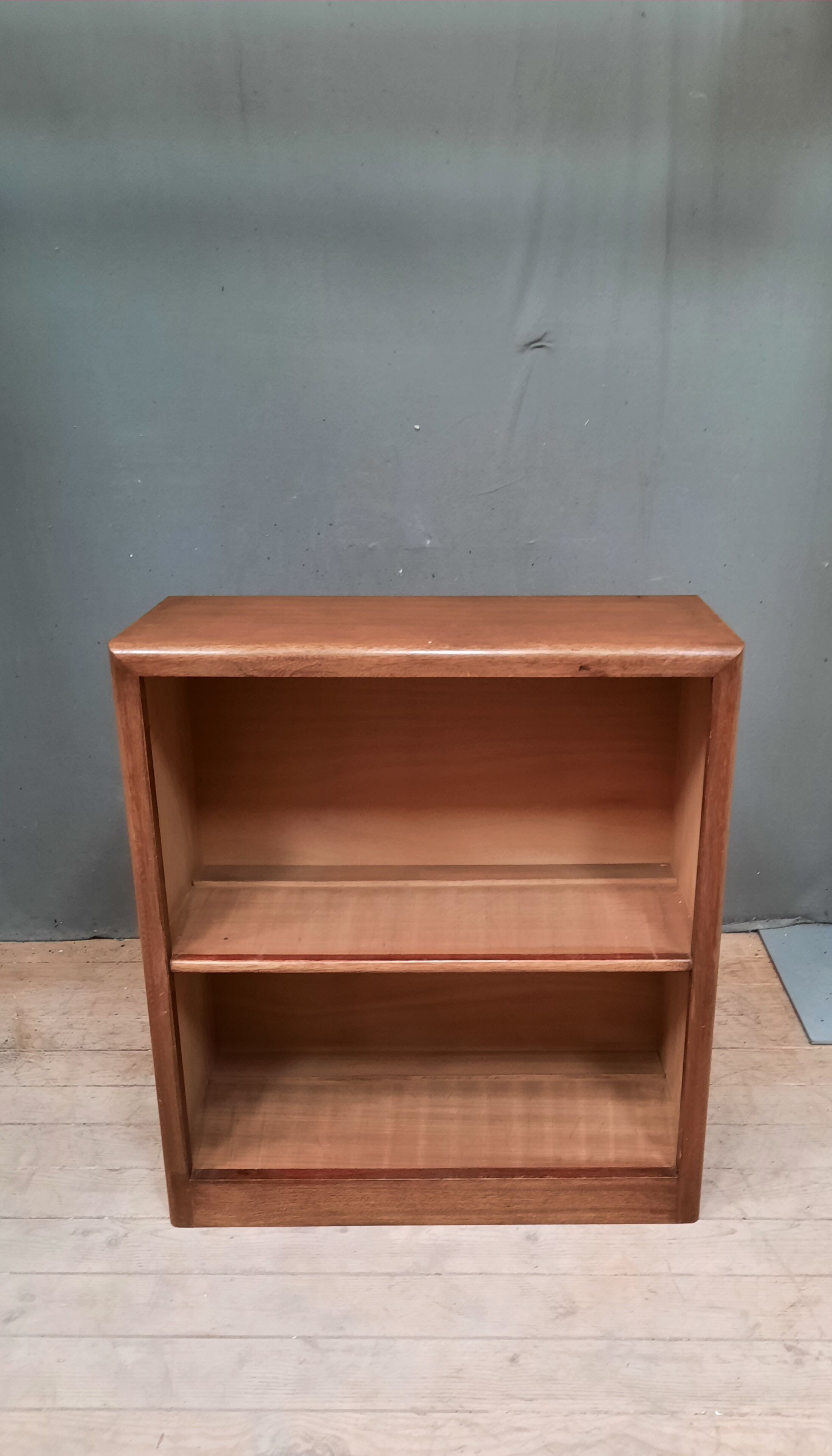 Floor on feet from the 1930s