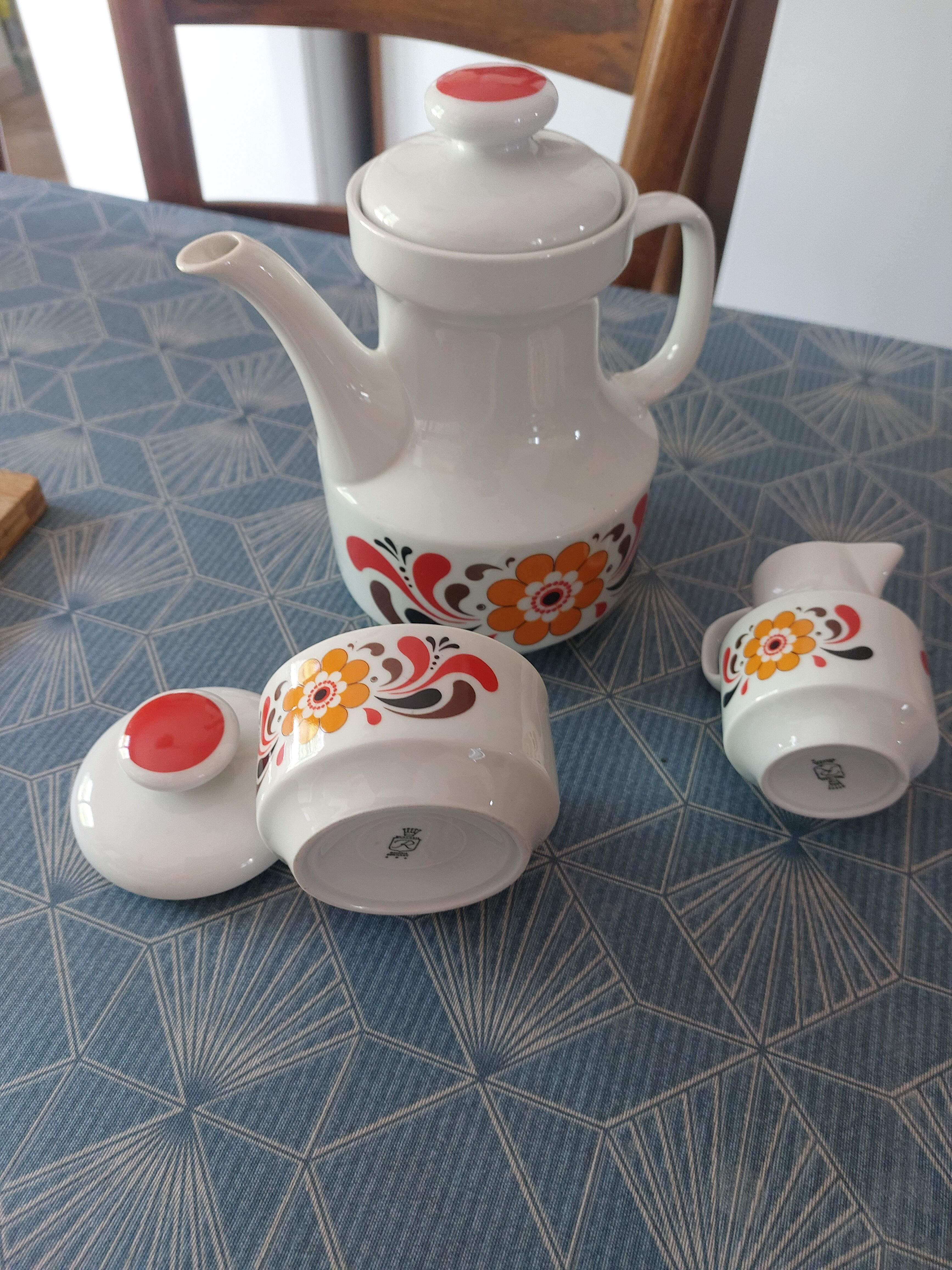 Vintage café service