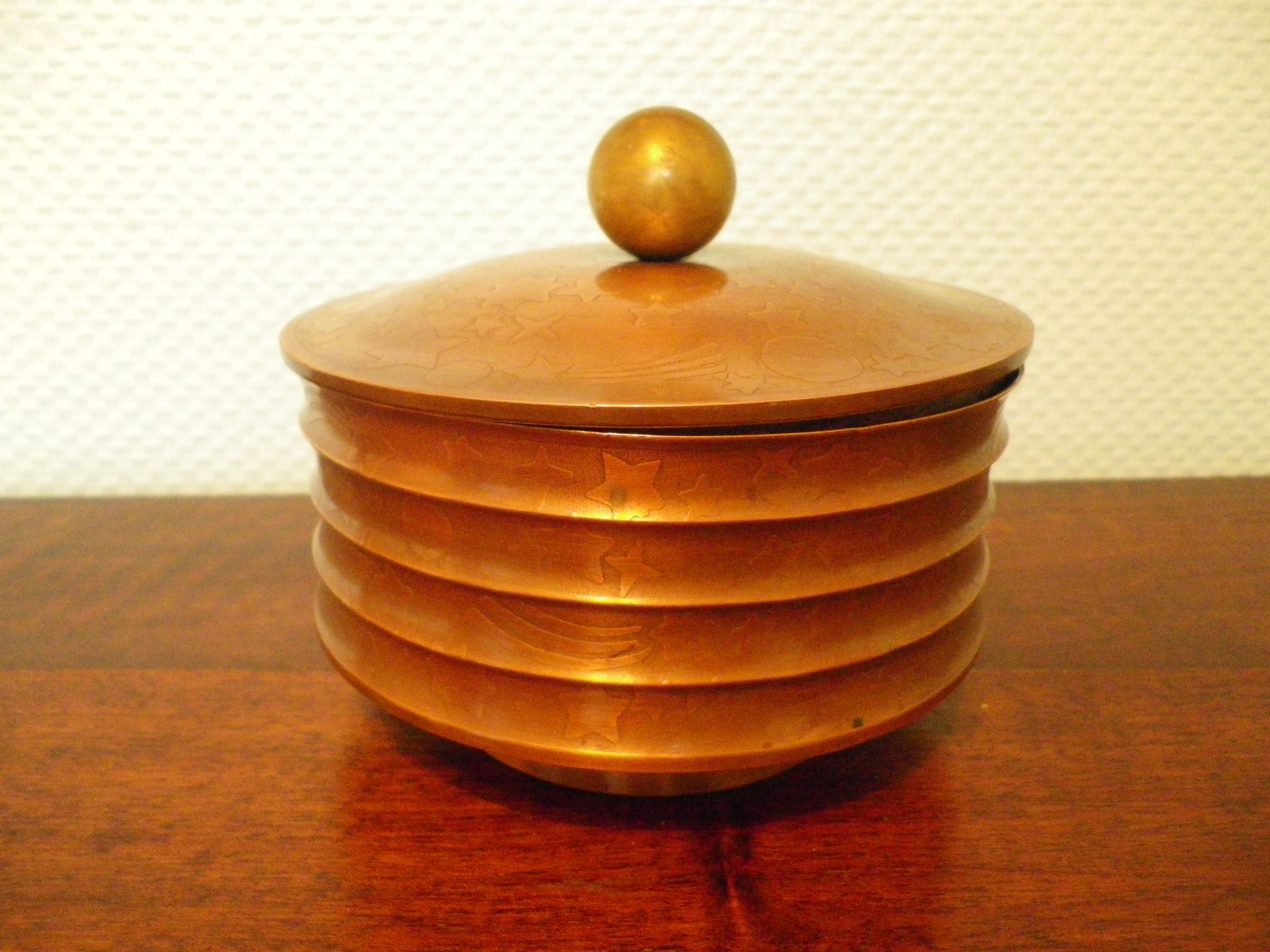 Empty pocket with its copper and metal incubator