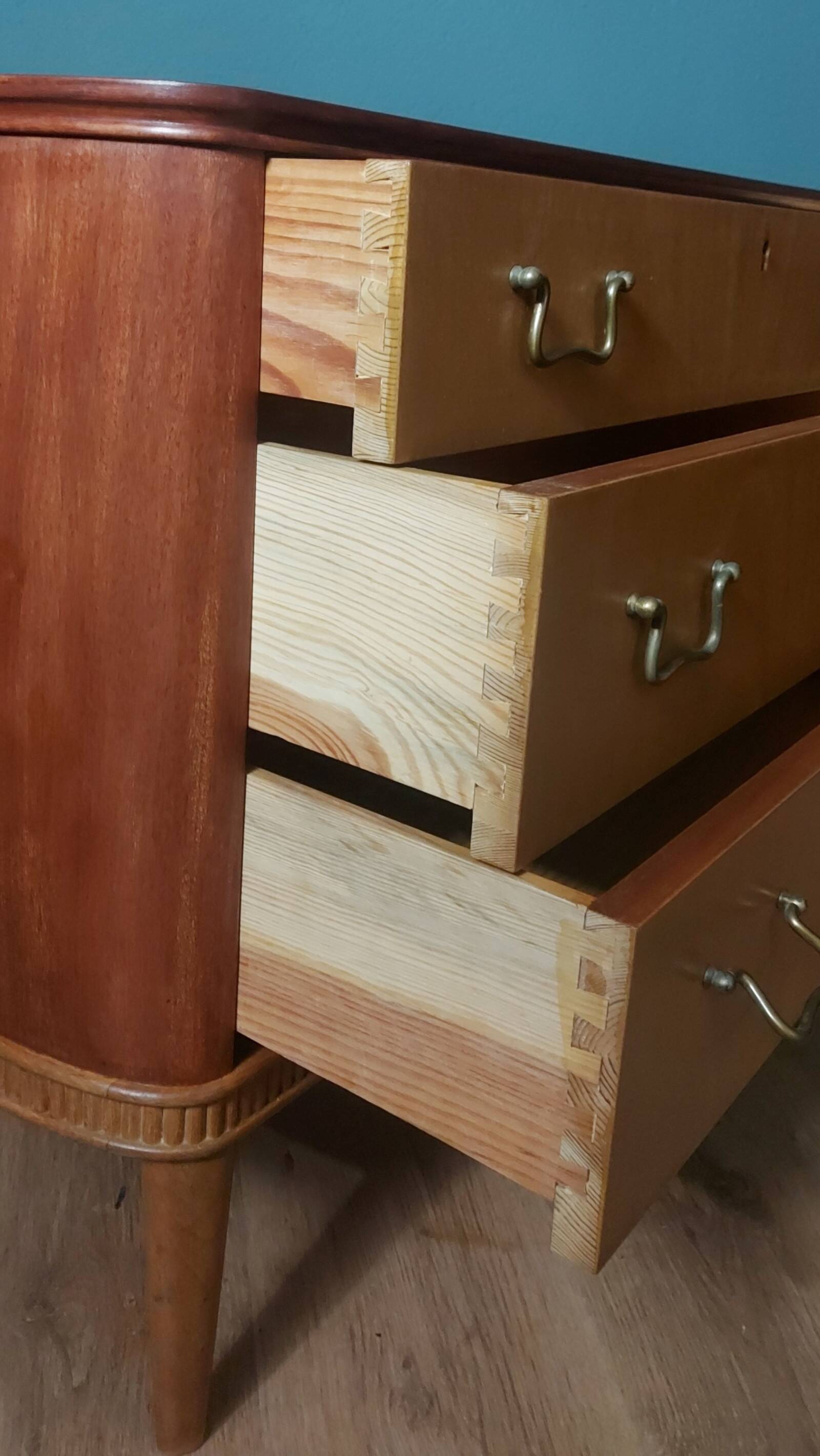 Commode scandinave en frêne des années 1950