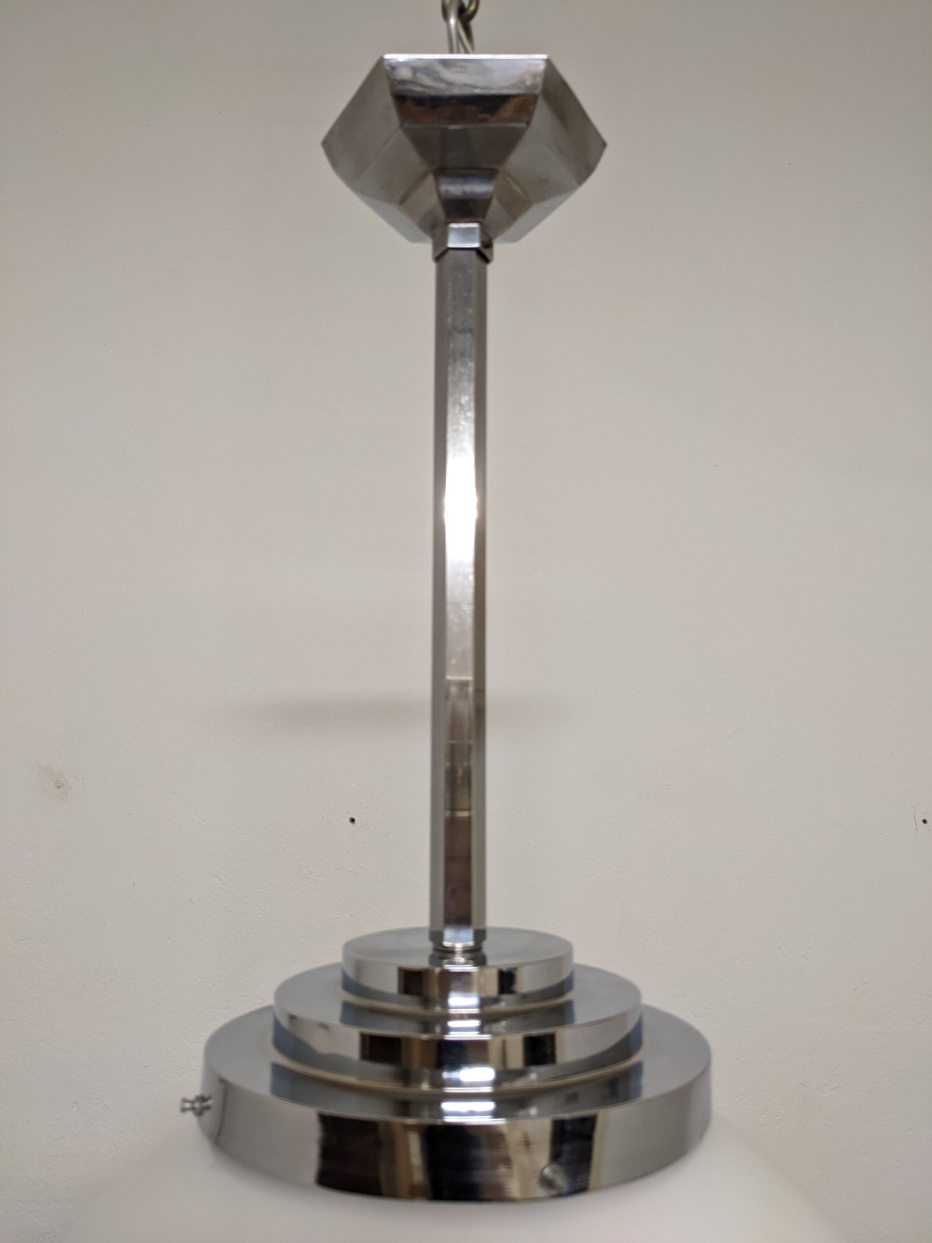 Ball suspension in opaline art deco