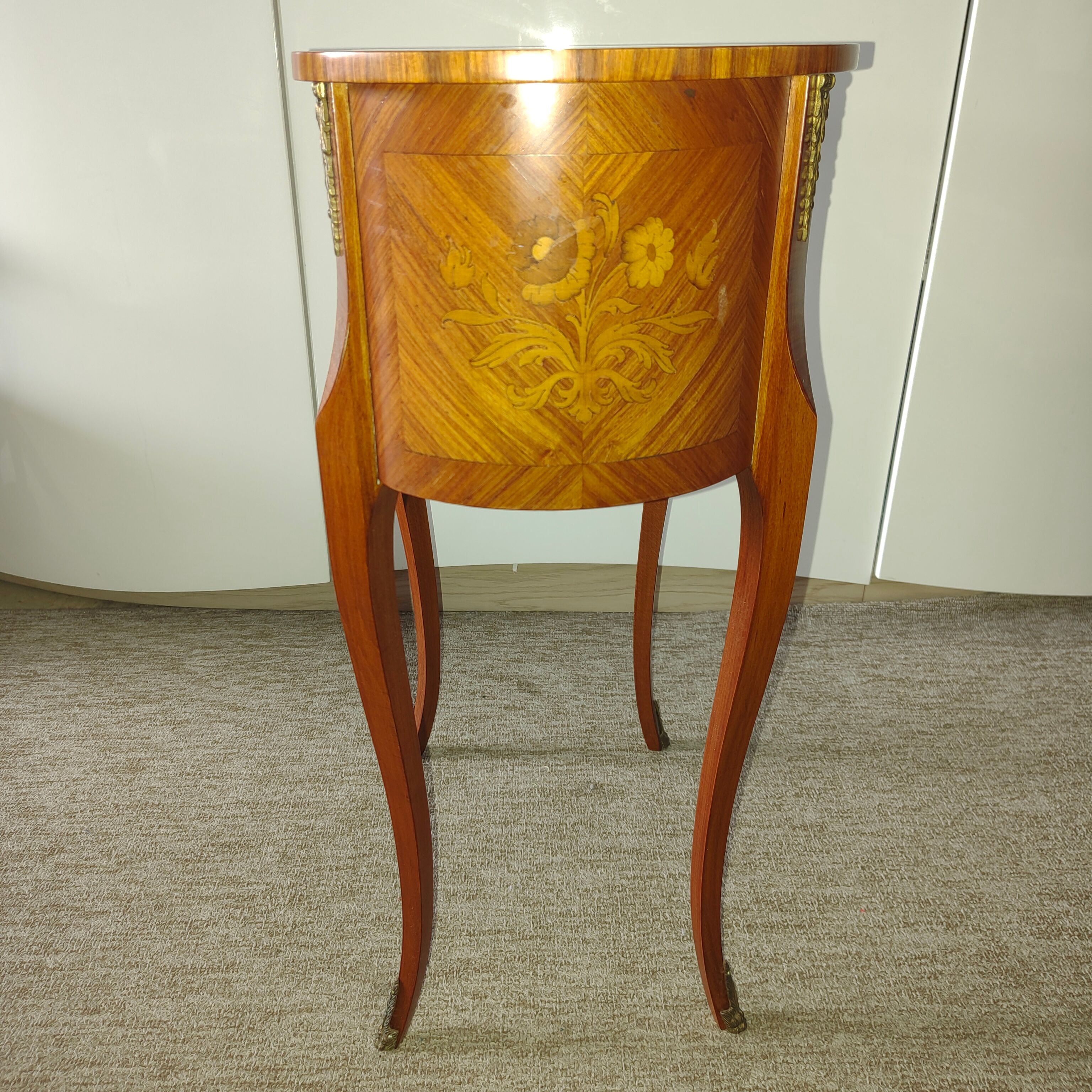 Table de chevet rognon