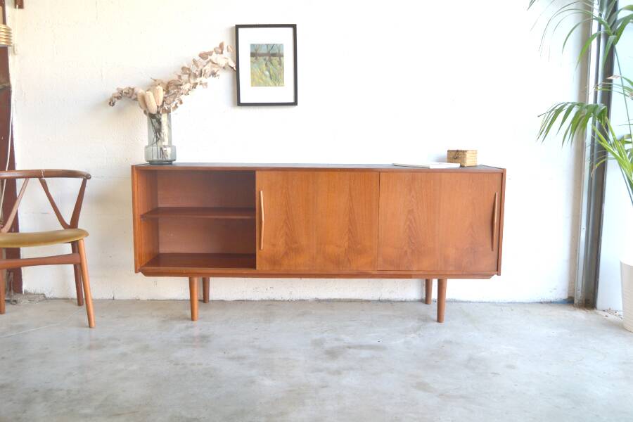 Danish sideboard – sliding doors * 181 cm