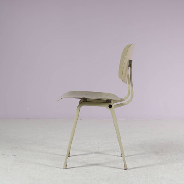 Chaise Revolt des années 1950 par Friso Kramer pour Ahrend de Cirkel, Pays-Bas