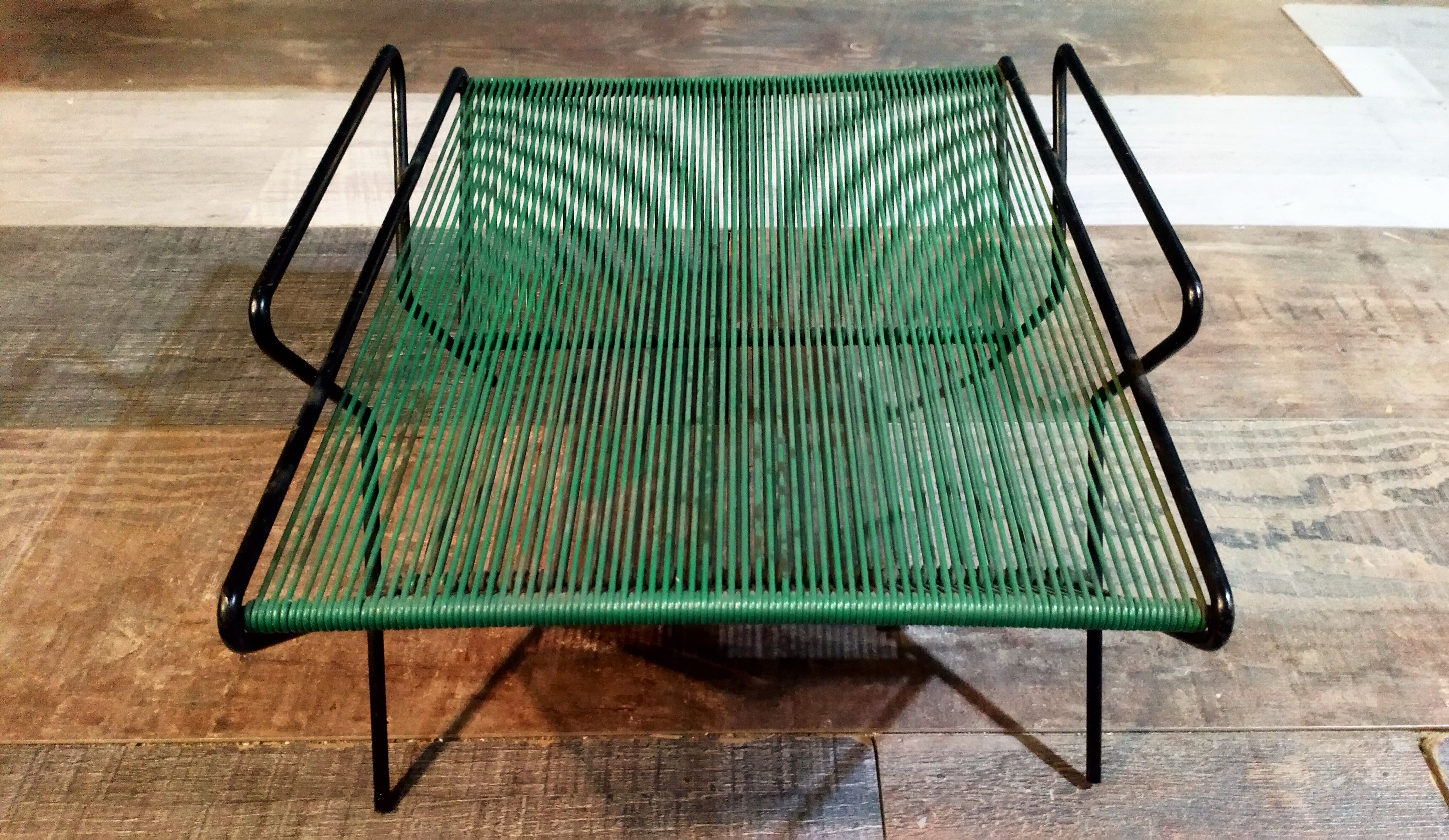 Scoubidou magazine rack 1950