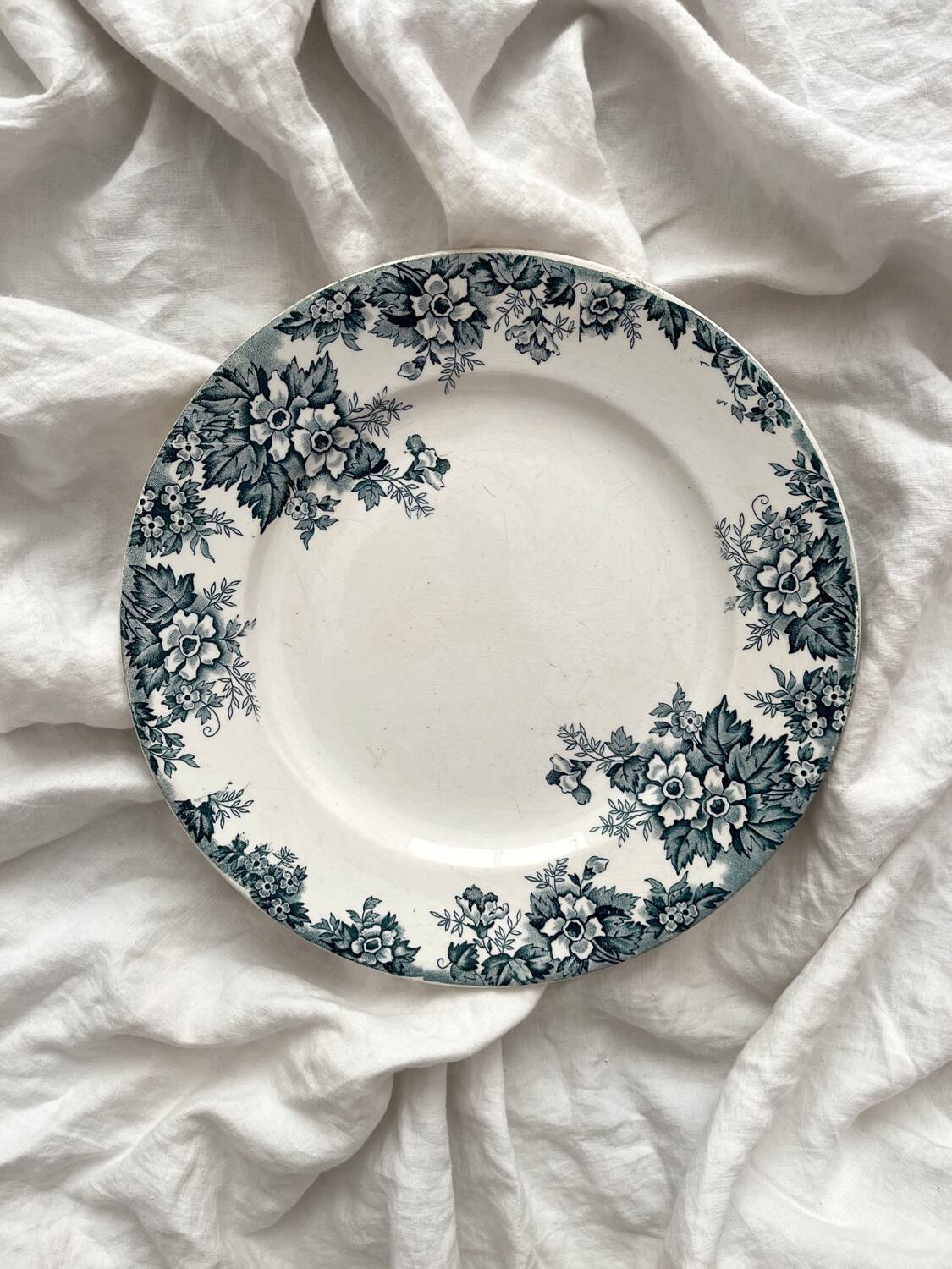 Round ironstone dish “Marie Louise” Saint Amand and Hamage