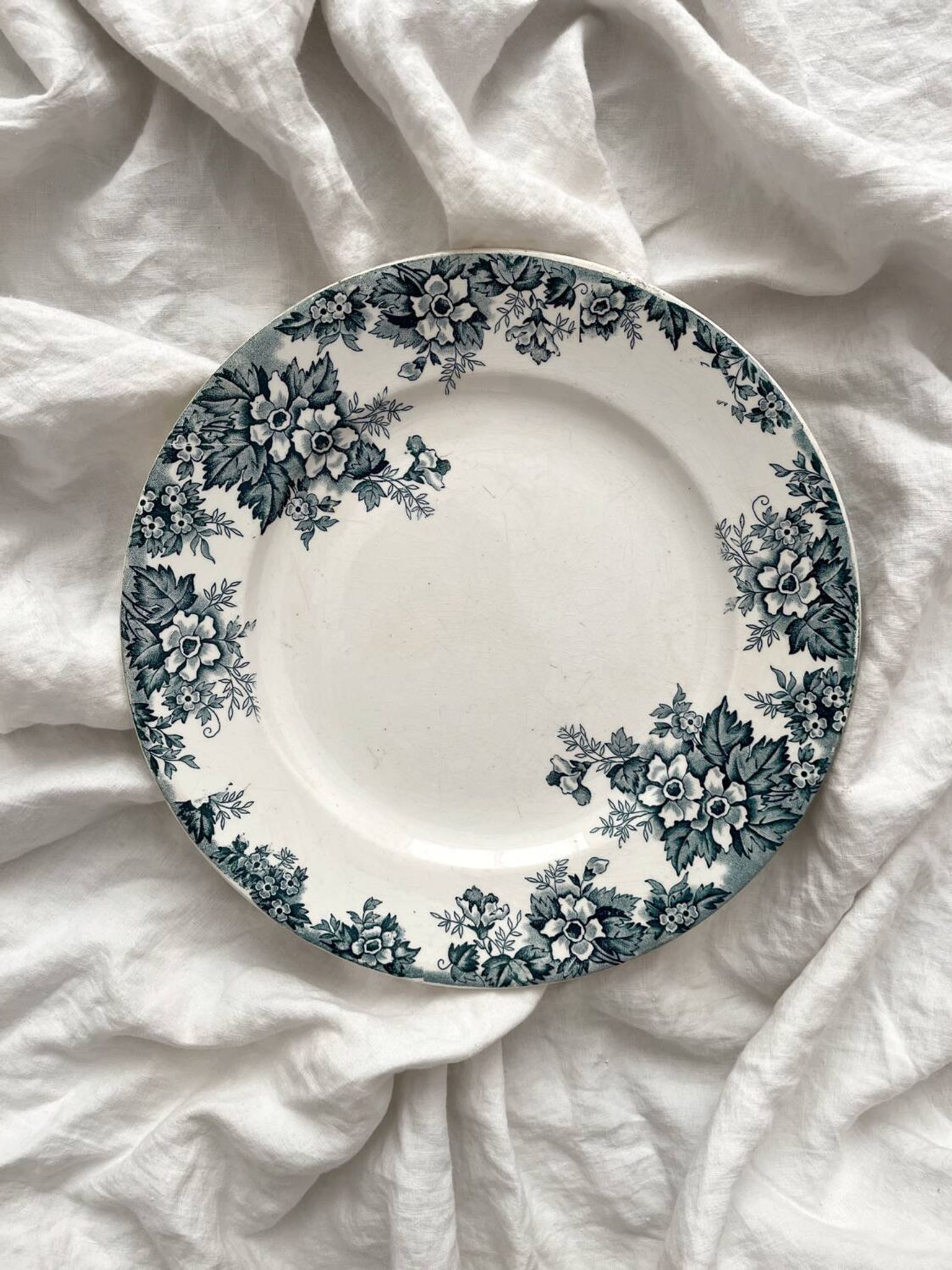 Round ironstone dish “Marie Louise” Saint Amand and Hamage