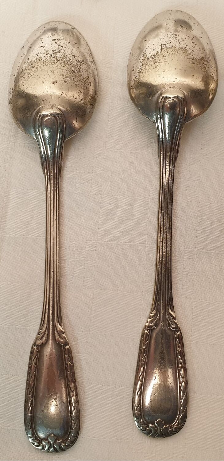 Set of mismatched silvered metal cutlery