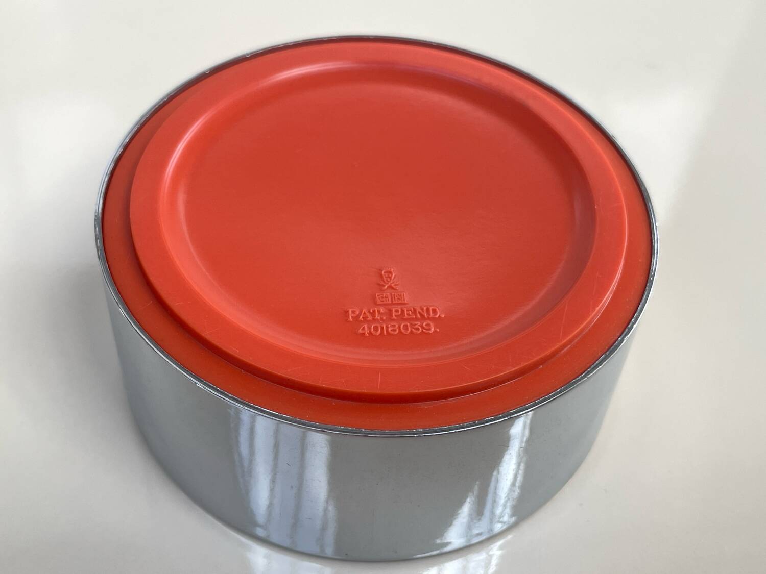 Set of 5 designer ashtrays by Isamu Kenmochi, 1960, original case.