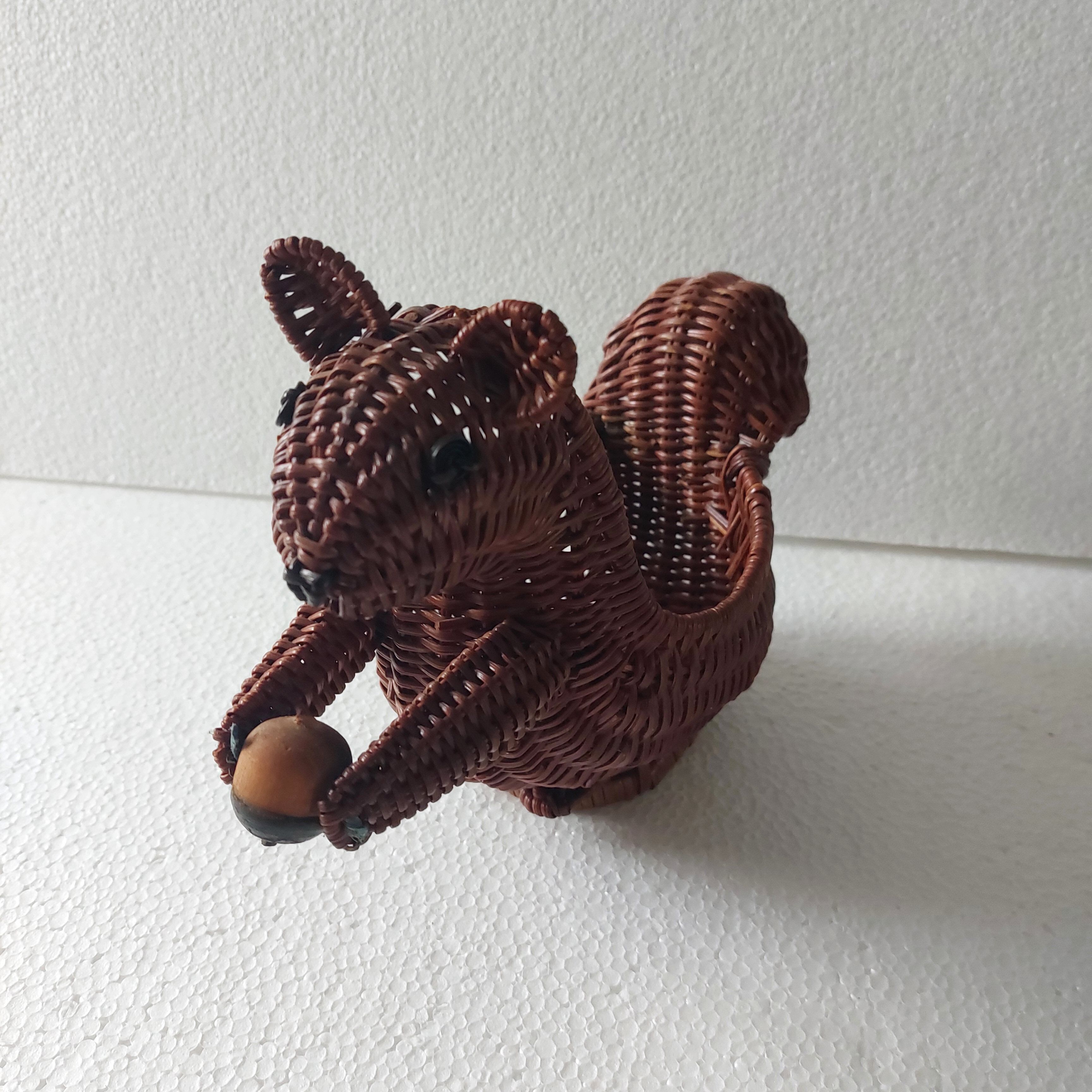 Woven wicker basket, squirrel.