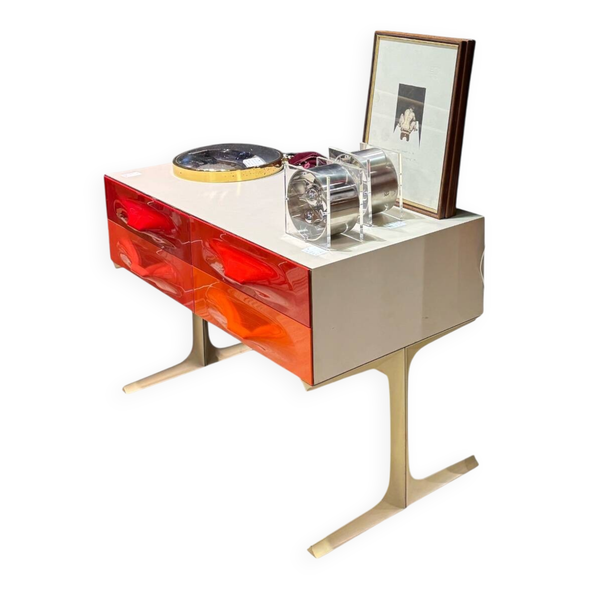 Commode designed by Raymond Loewy, edition Df 2000.