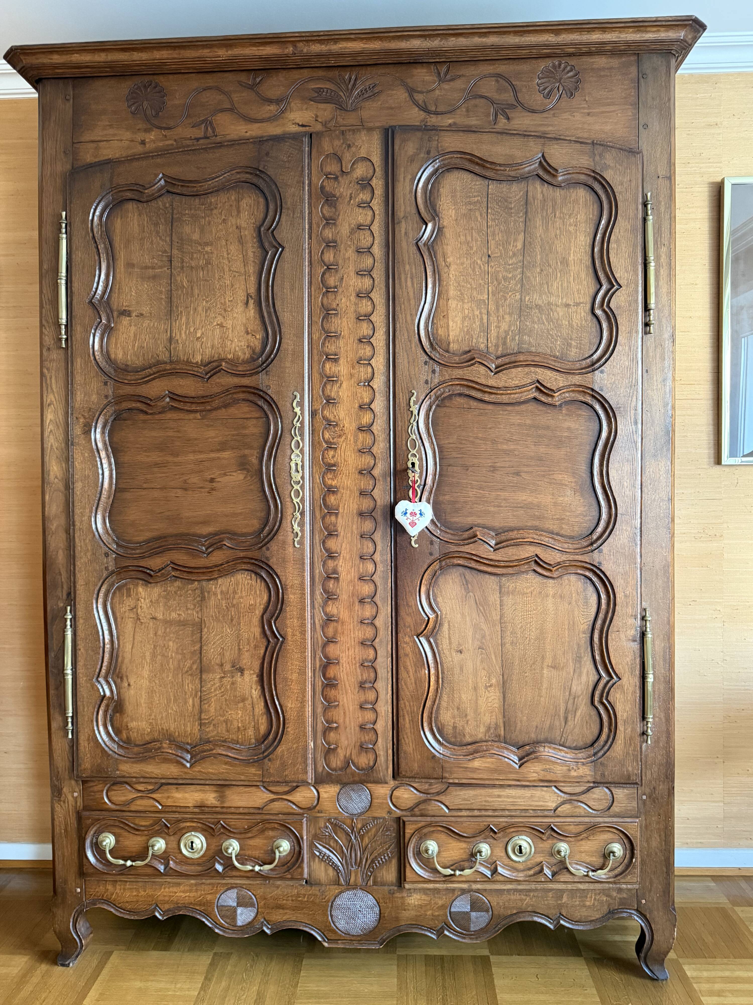 Lorraine wardrobe