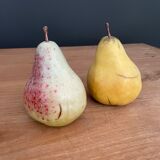 Set of 2 decorative pears in resin