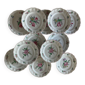 12 assiettes plates en faïence de Lunéville