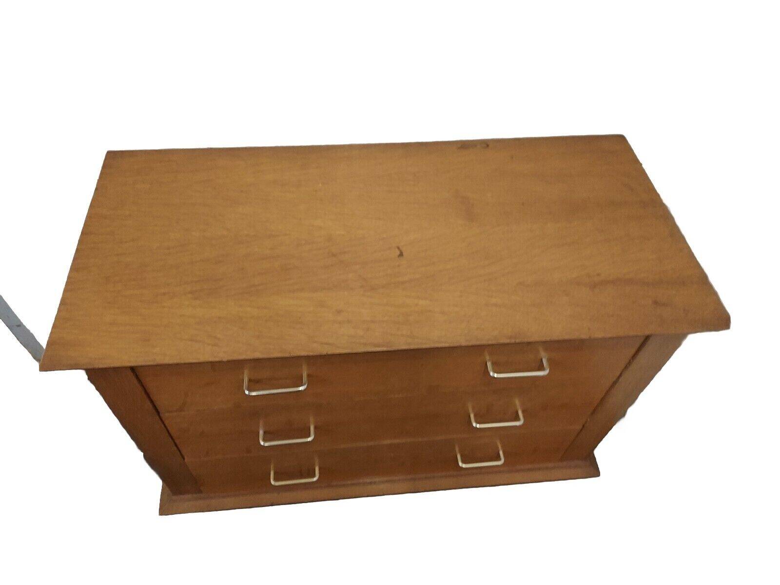 Vintage chest of drawers from the 70s in oak