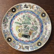 Porcelain plate Compagnie des Indes Famille rose 18th century Qianlong