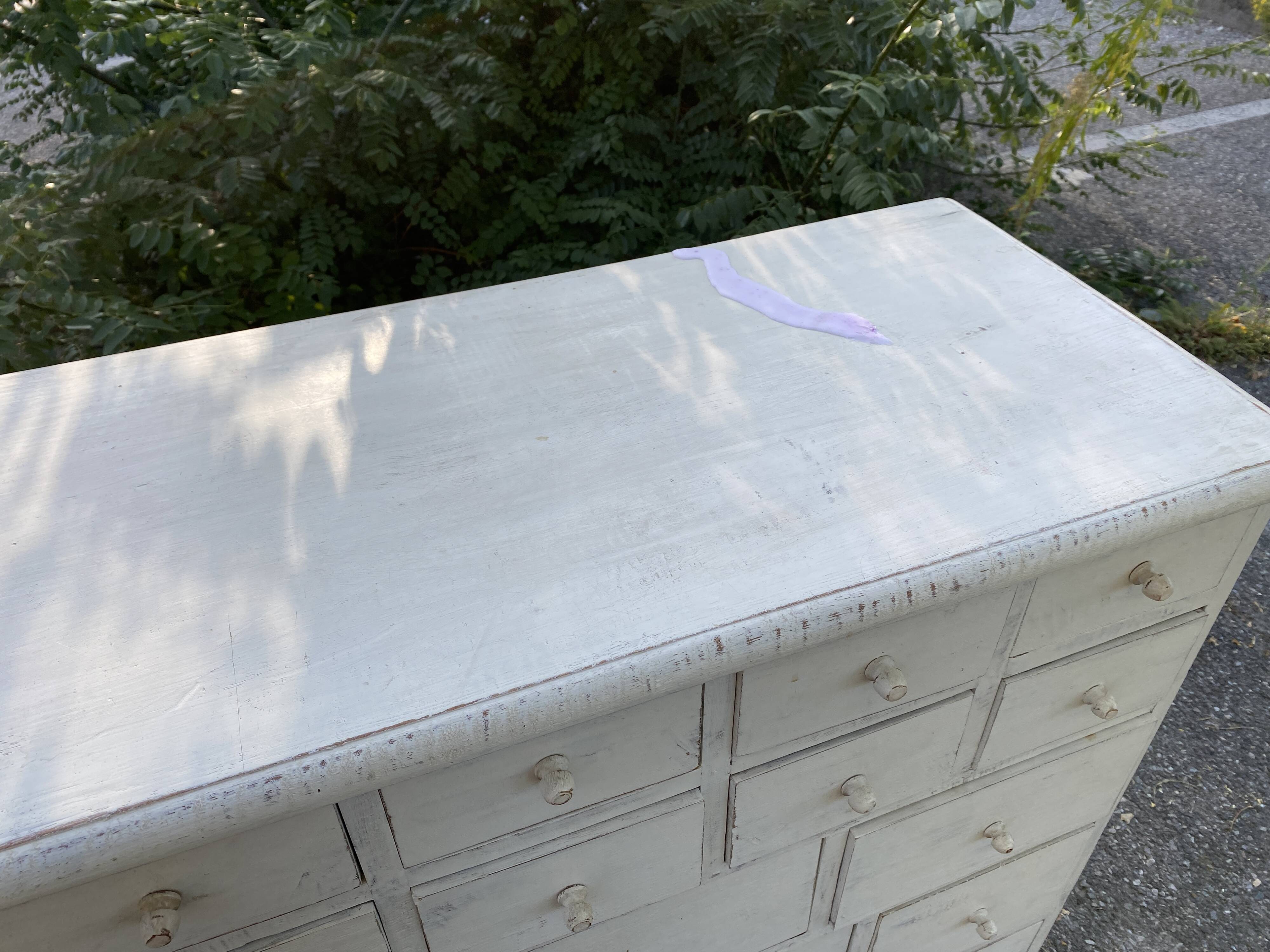 Commode en pin patiné blanc multi tiroirs