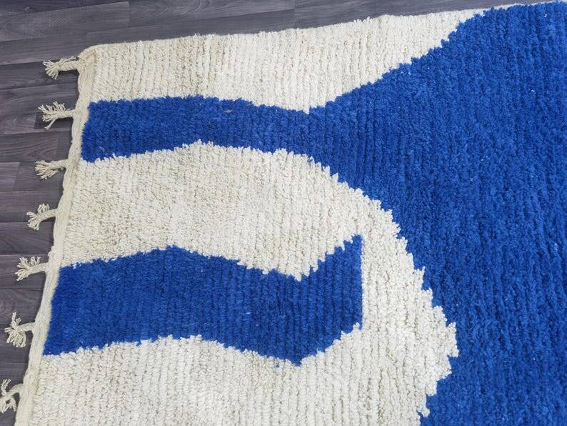 Large wool Berber rug decorated 250/300