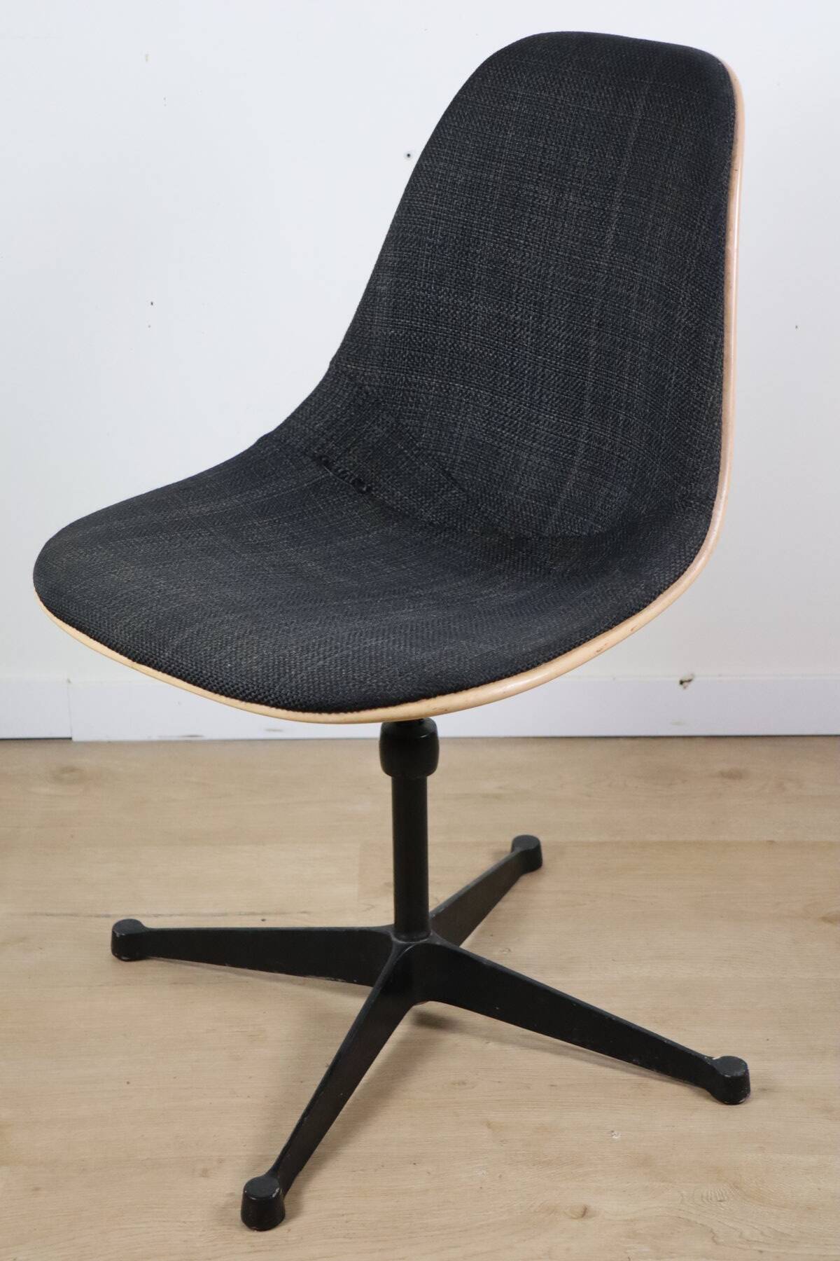 Chaise Eames Herman Miller - Fibre de verre pivotante réglable - 1960