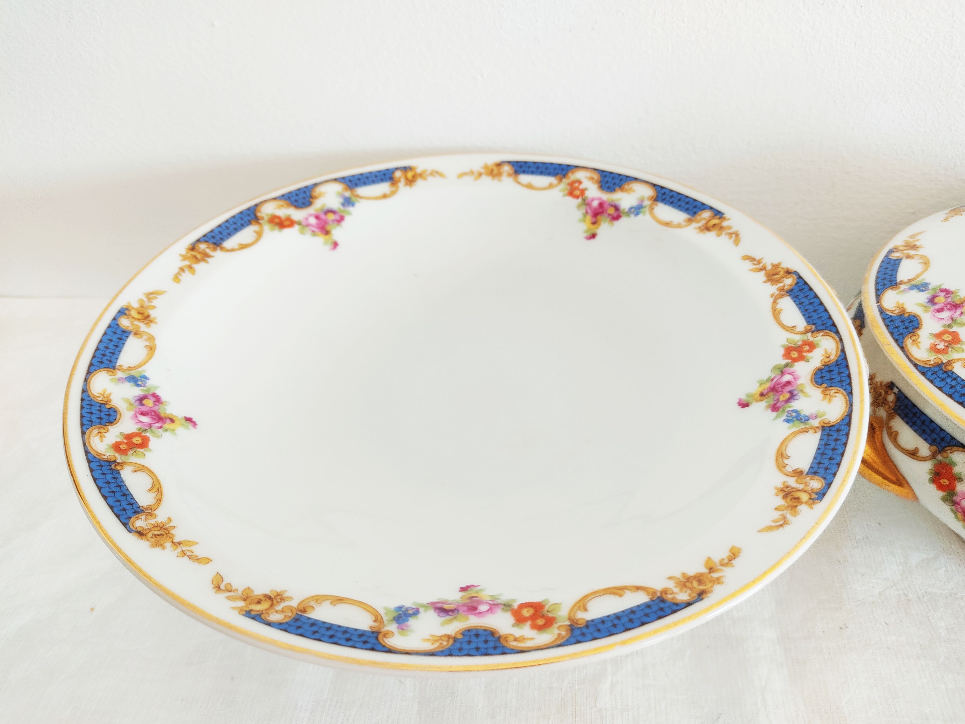 Porcelain Langenthal Switzerland Soupière, Cut on foot and bowl