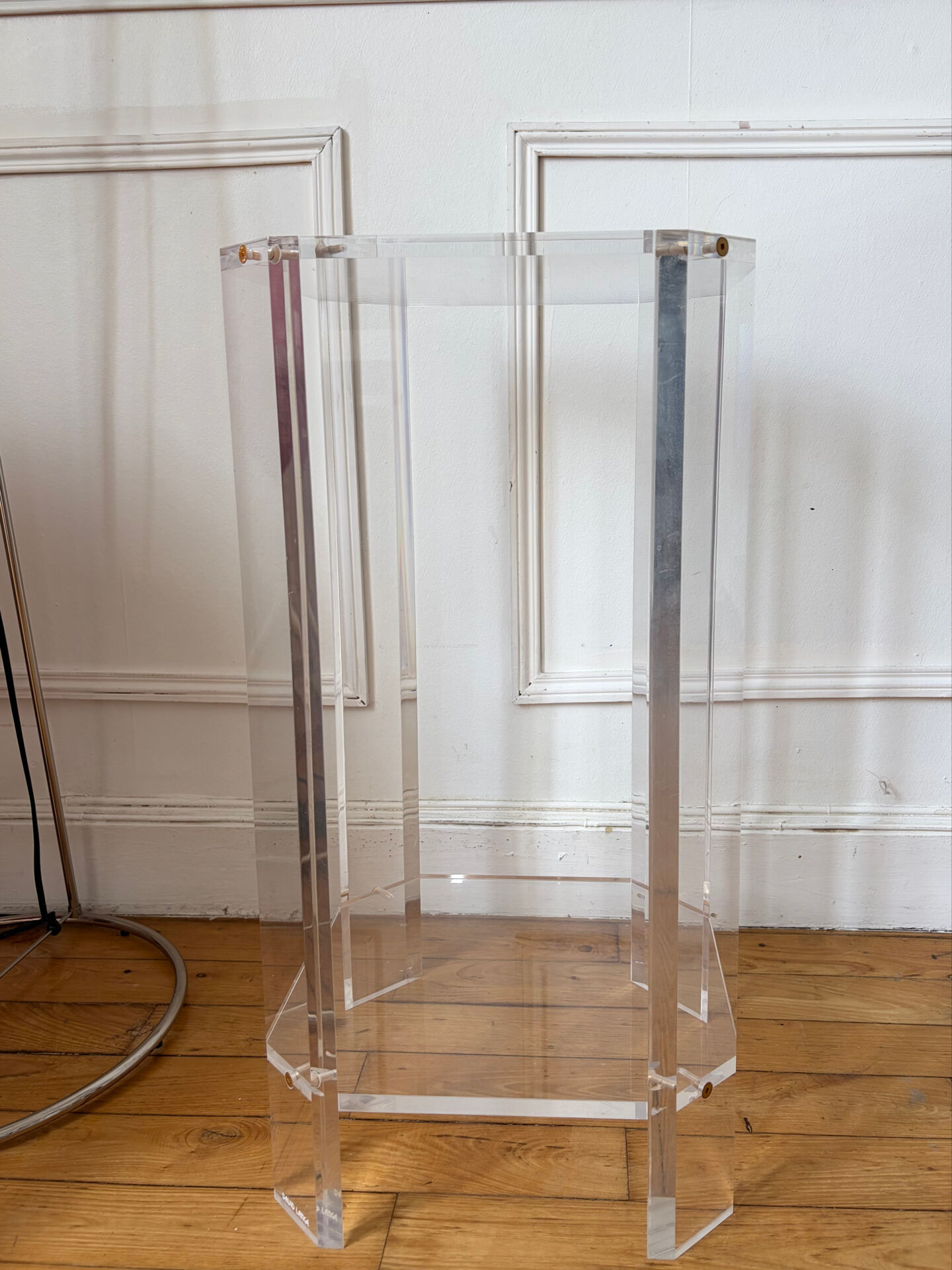 Plexiglass pedestal David Lange