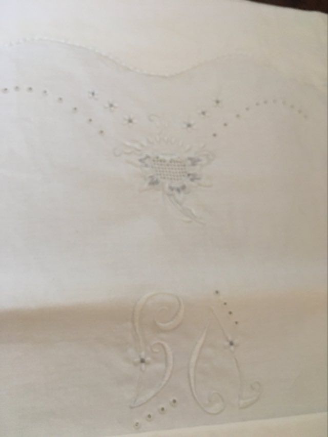 Taie monogrammed embroidered crossing V J