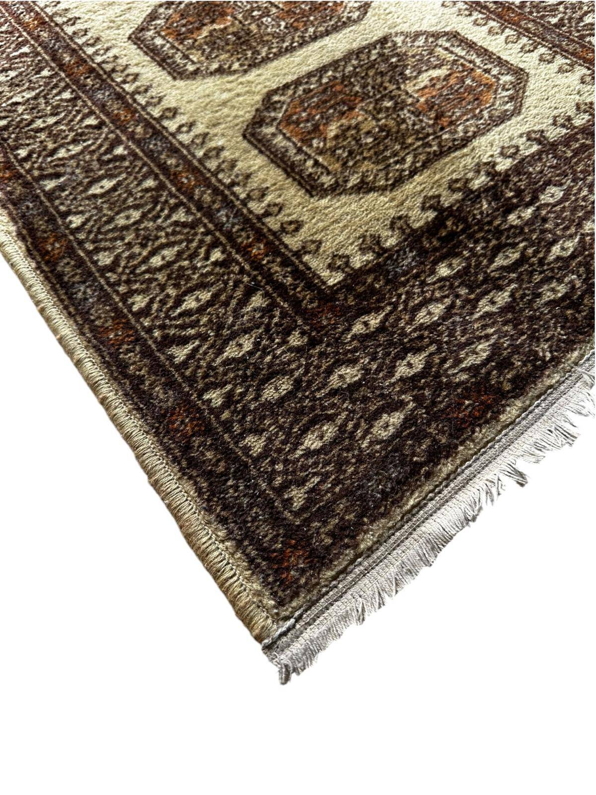 Oriental style rug 135cm x 70cm