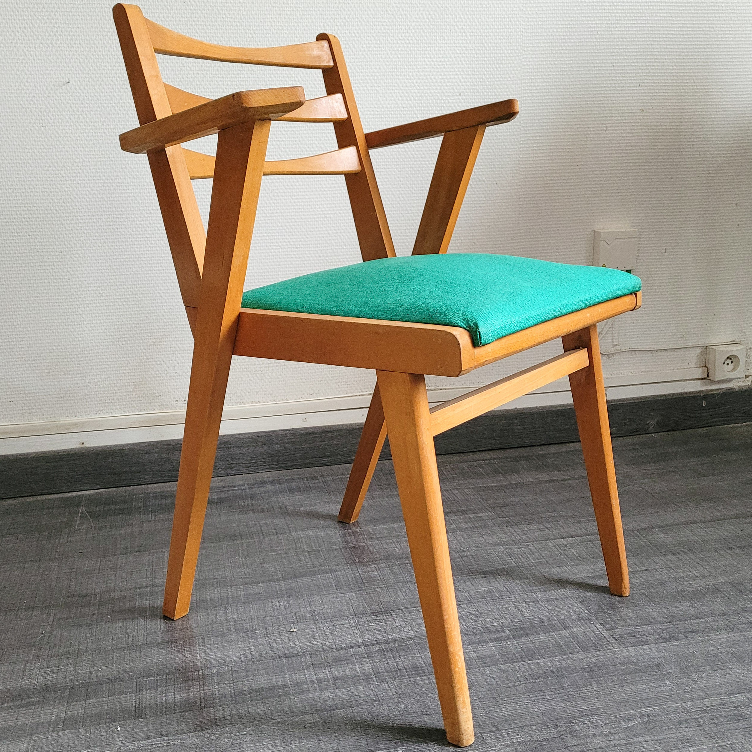 Scandinavian armchair type bridge