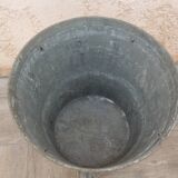 Zinc basin and its tripod