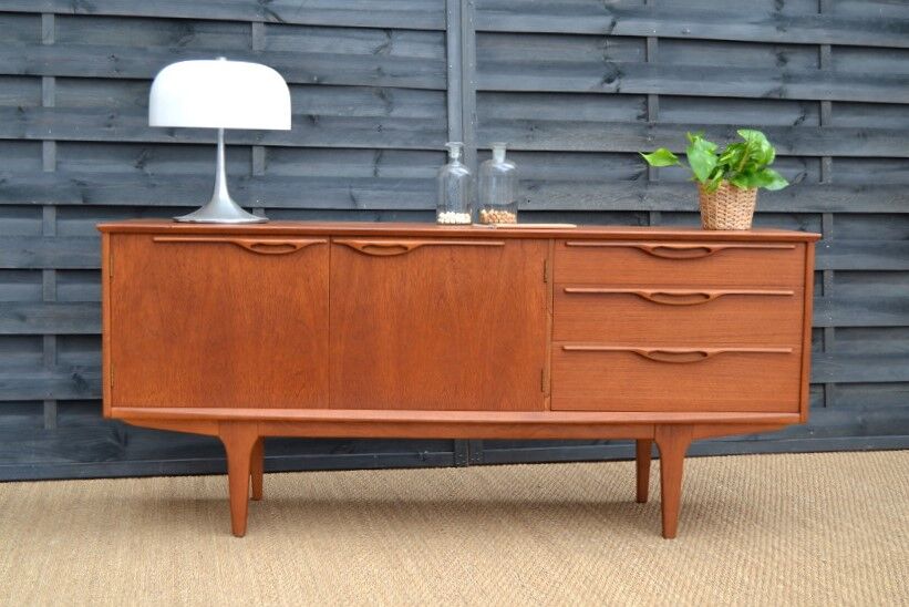 Enfilade anglaise par Jentique en teck
