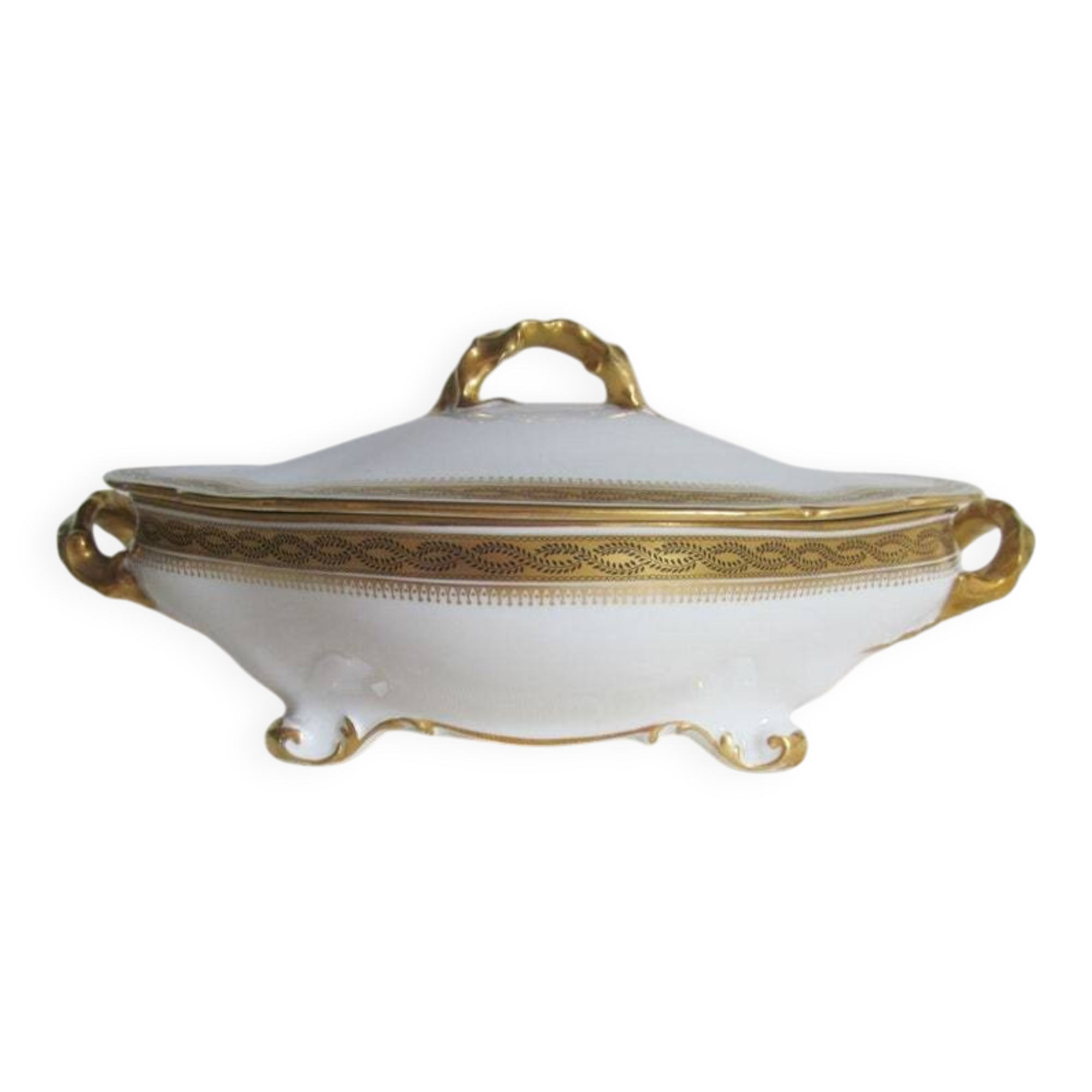 Antique medium-sized porcelain tureen produced by William Guerin