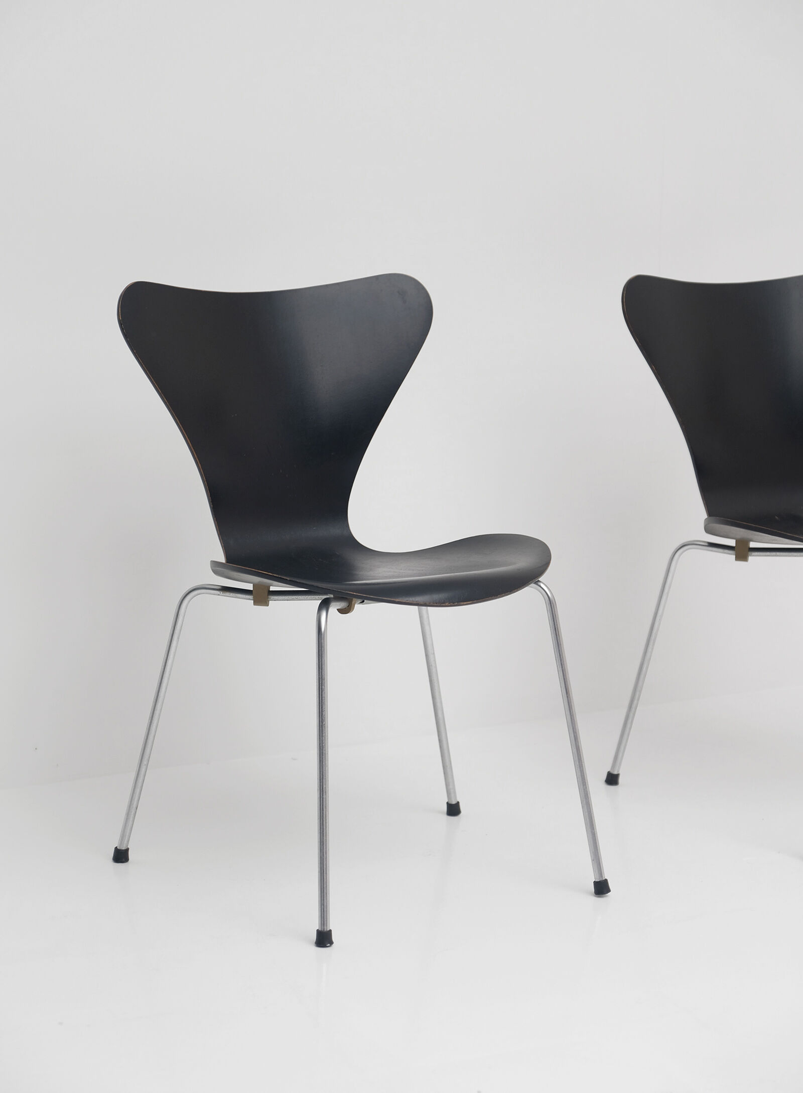 3107 series butterfly chair by Arne Jacobsen for Fritz Hansen