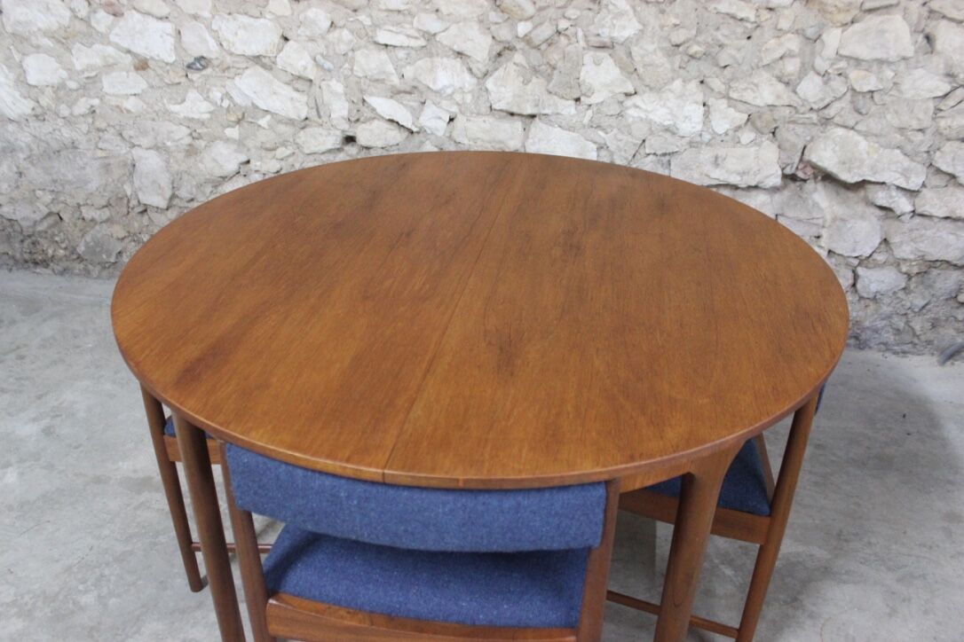 Set dining table 4 chairs by publisher McIntosh