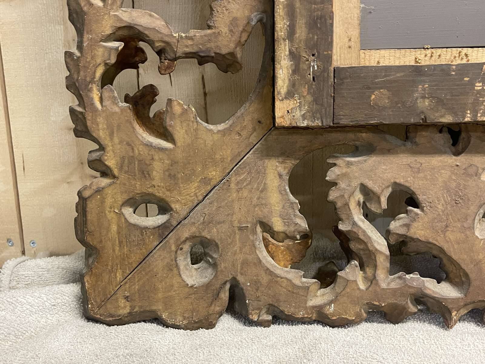 Miroir Italien 19ème en bois et plâtre doré