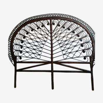 Rattan headof shape peacock