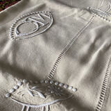 Drap 2 personne métis avec bandeau à fleurs brodé et monogramme